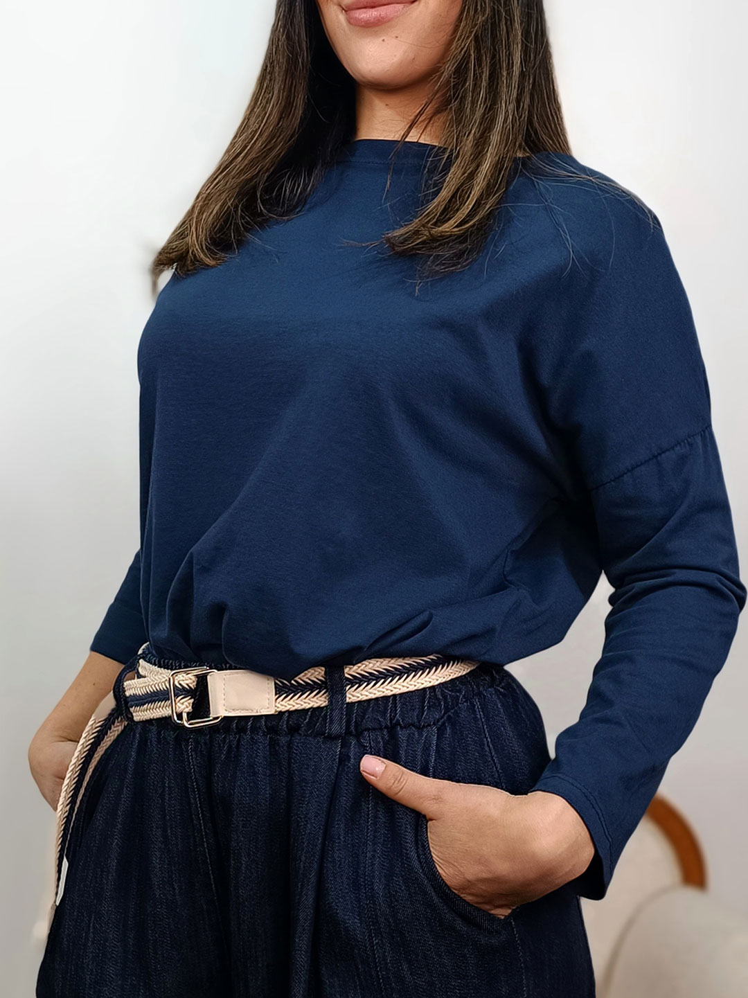 Perfil de la camiseta azul marino mujer de algodón.