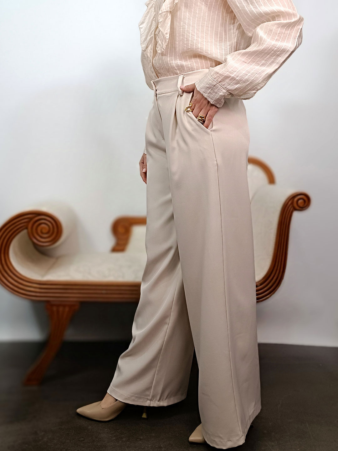 Pantalón beige pinzas fluido de talle alto