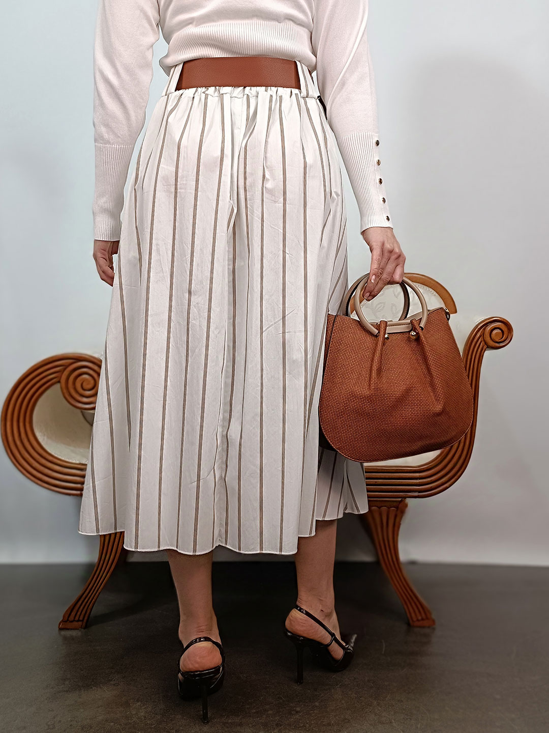 Conjunto con bolso efecto piel trenzado marrón