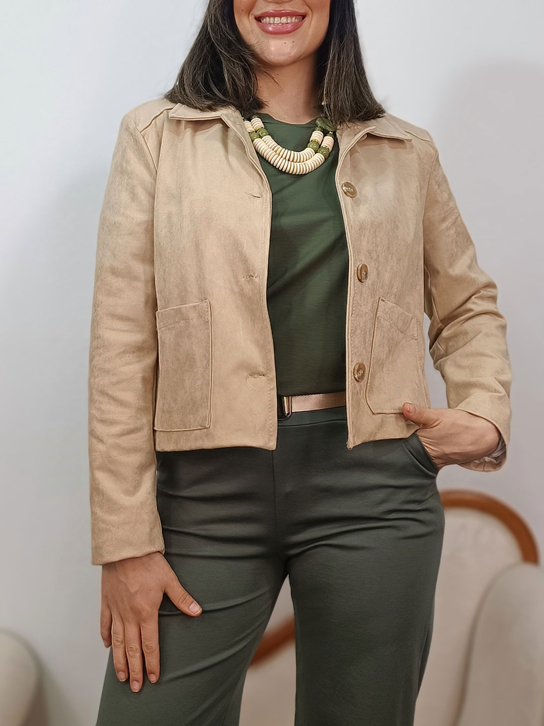 chaqueta corta efecto ante color beige