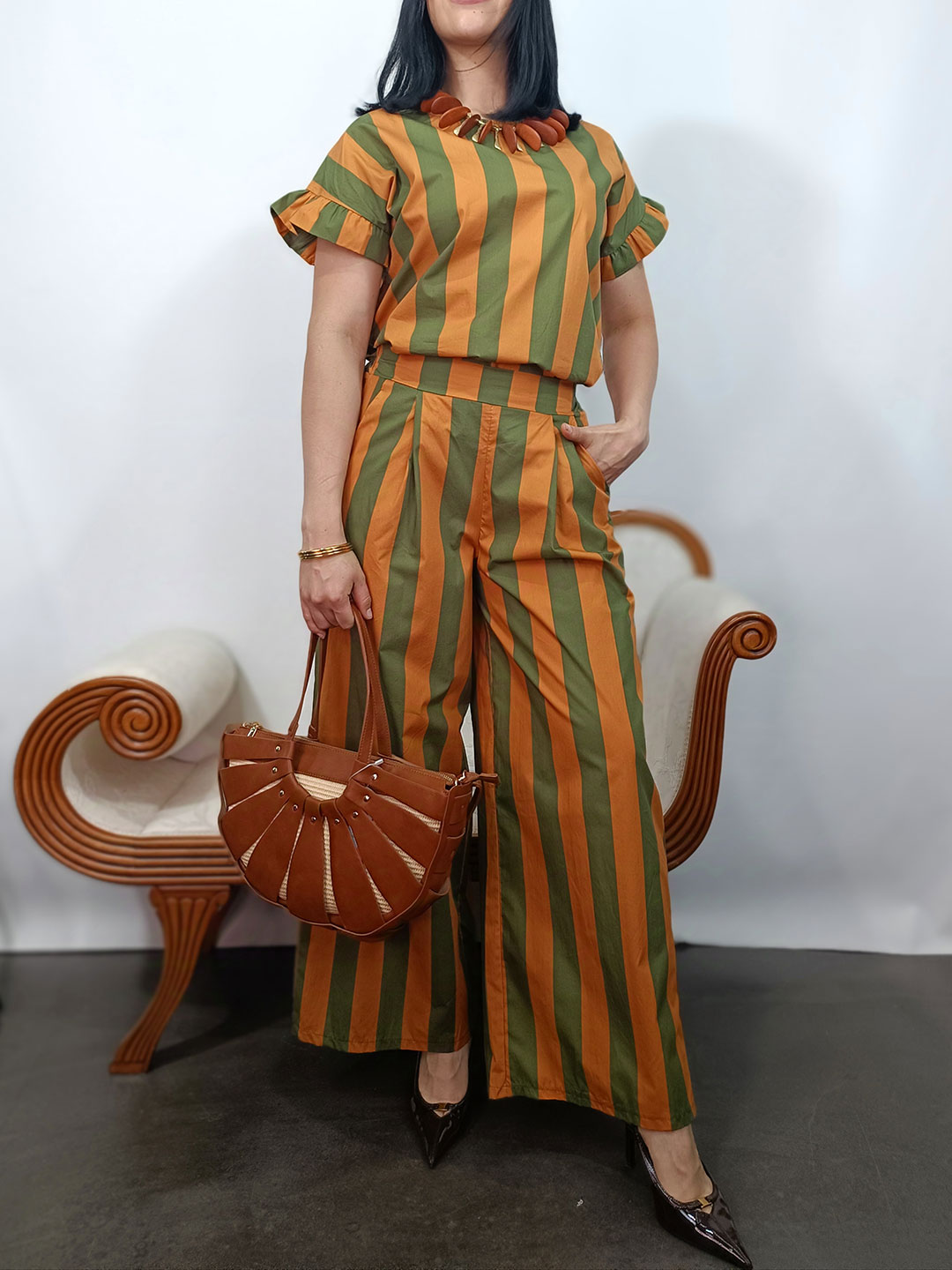 conjunto de rayas verticales naranja y verde oliva