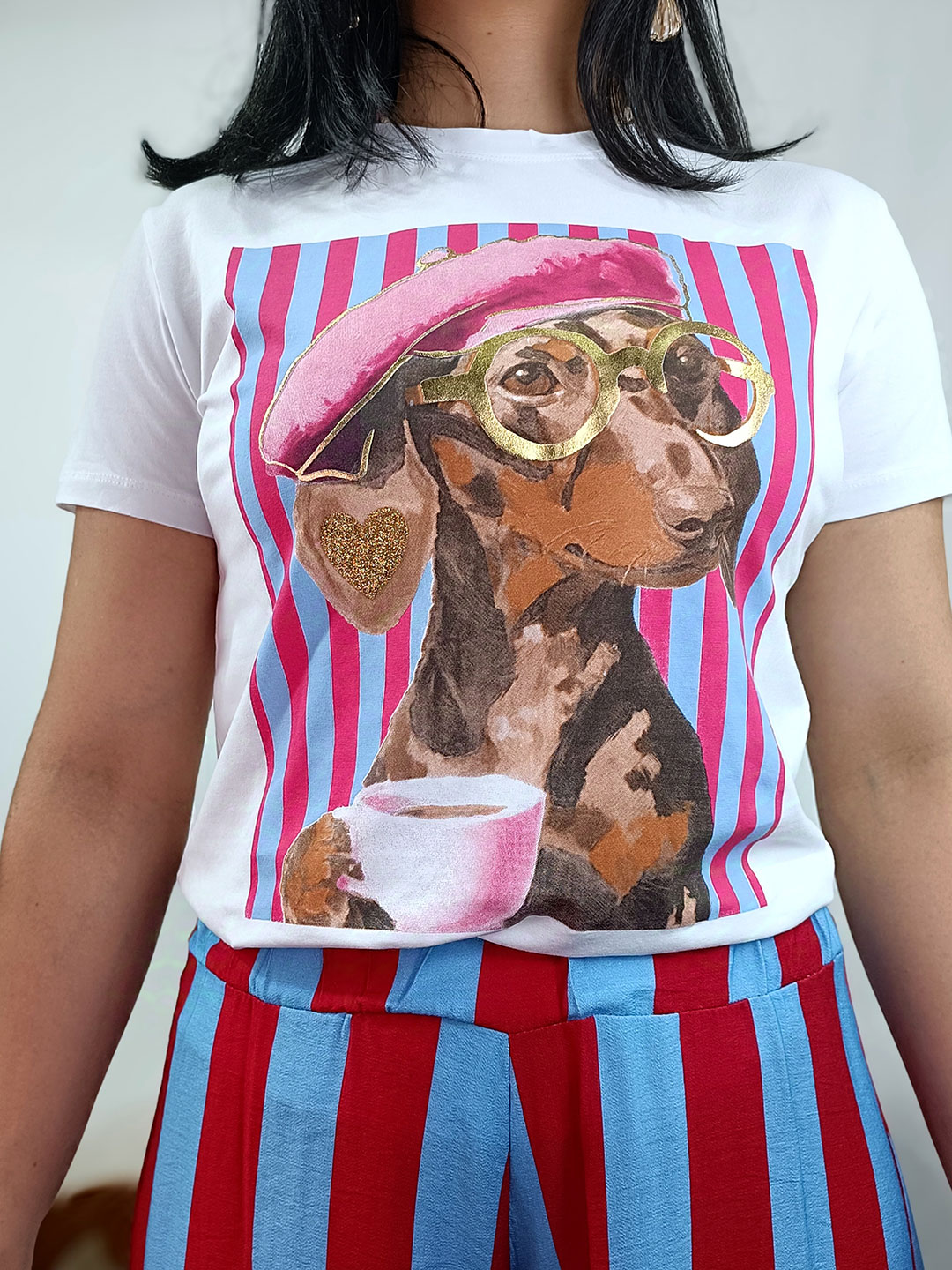 camiseta de perro salchicha con ilustración pop-art