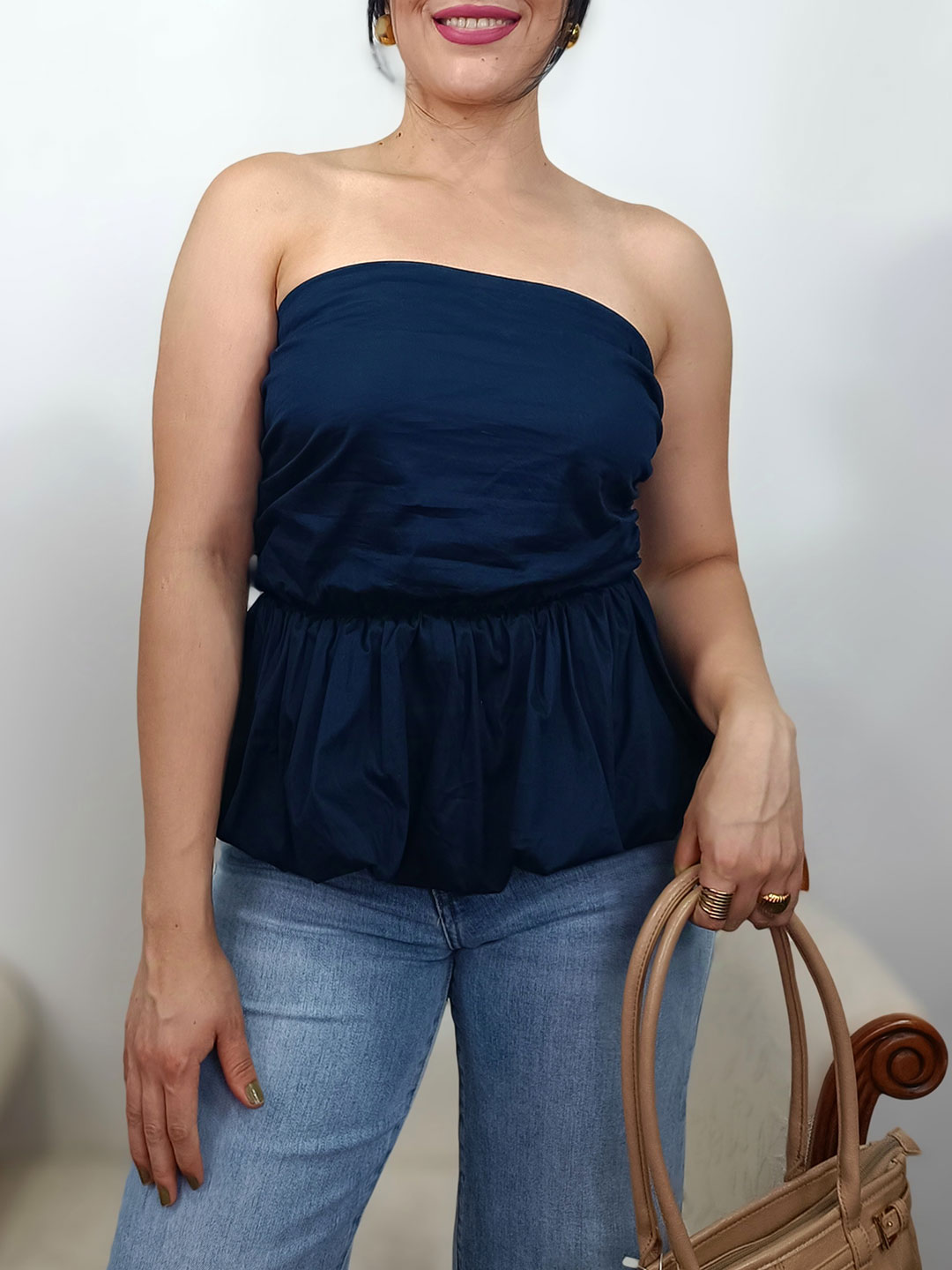 top palabra de honor azul marino corto con bajo peplum