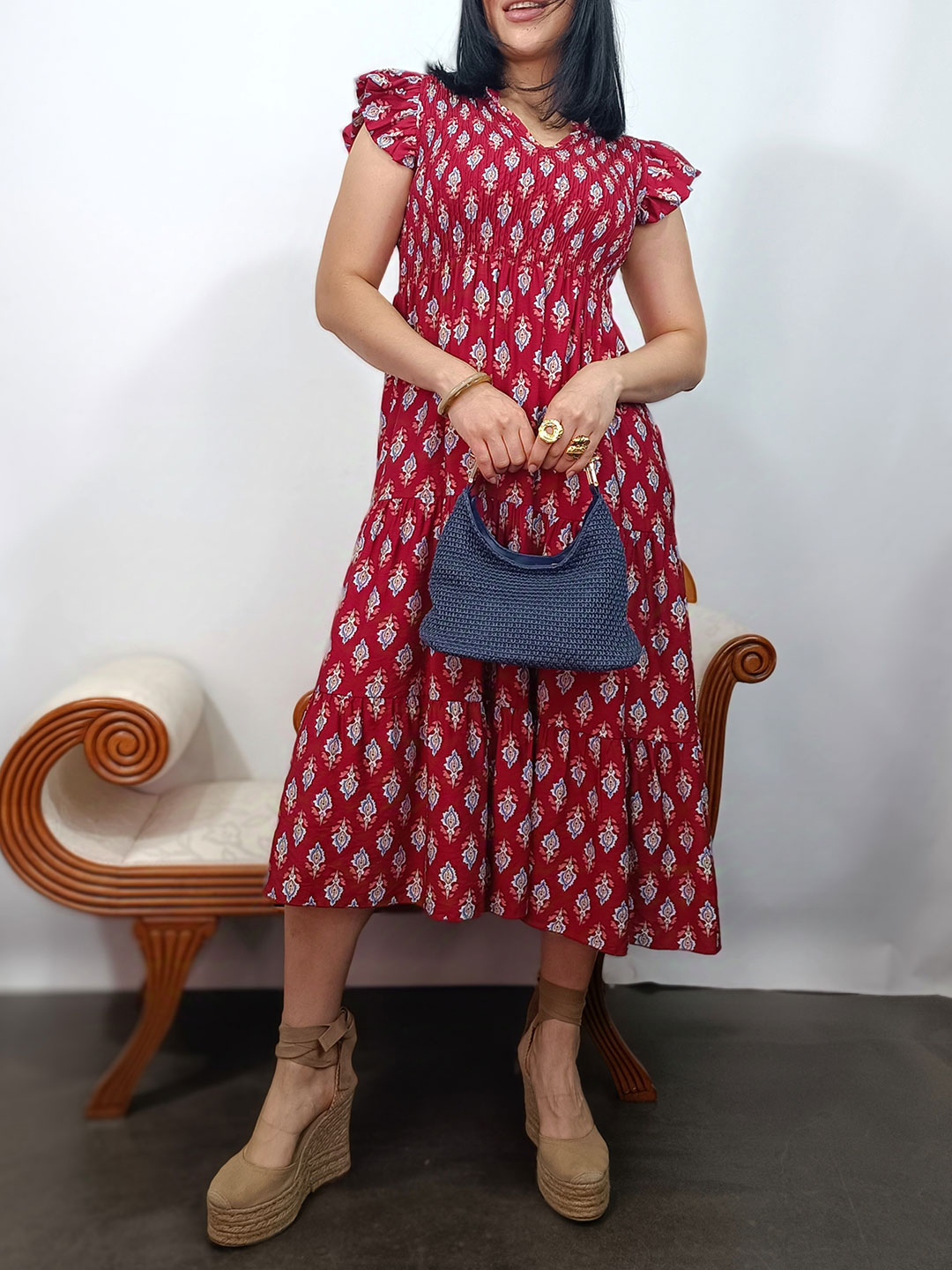 vestido midi burdeos con volantes