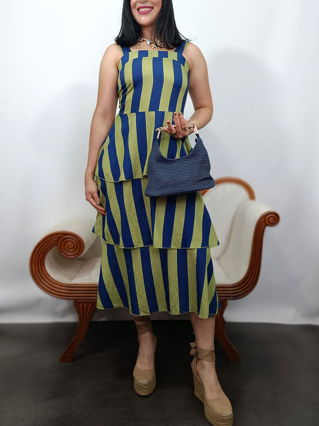 vestido midi de rayas verticales en verde y azul marino