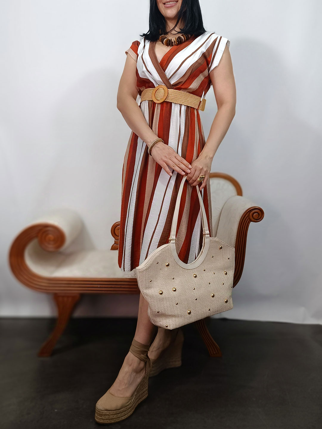 vestido midi de rayas verticales en tonos tierra