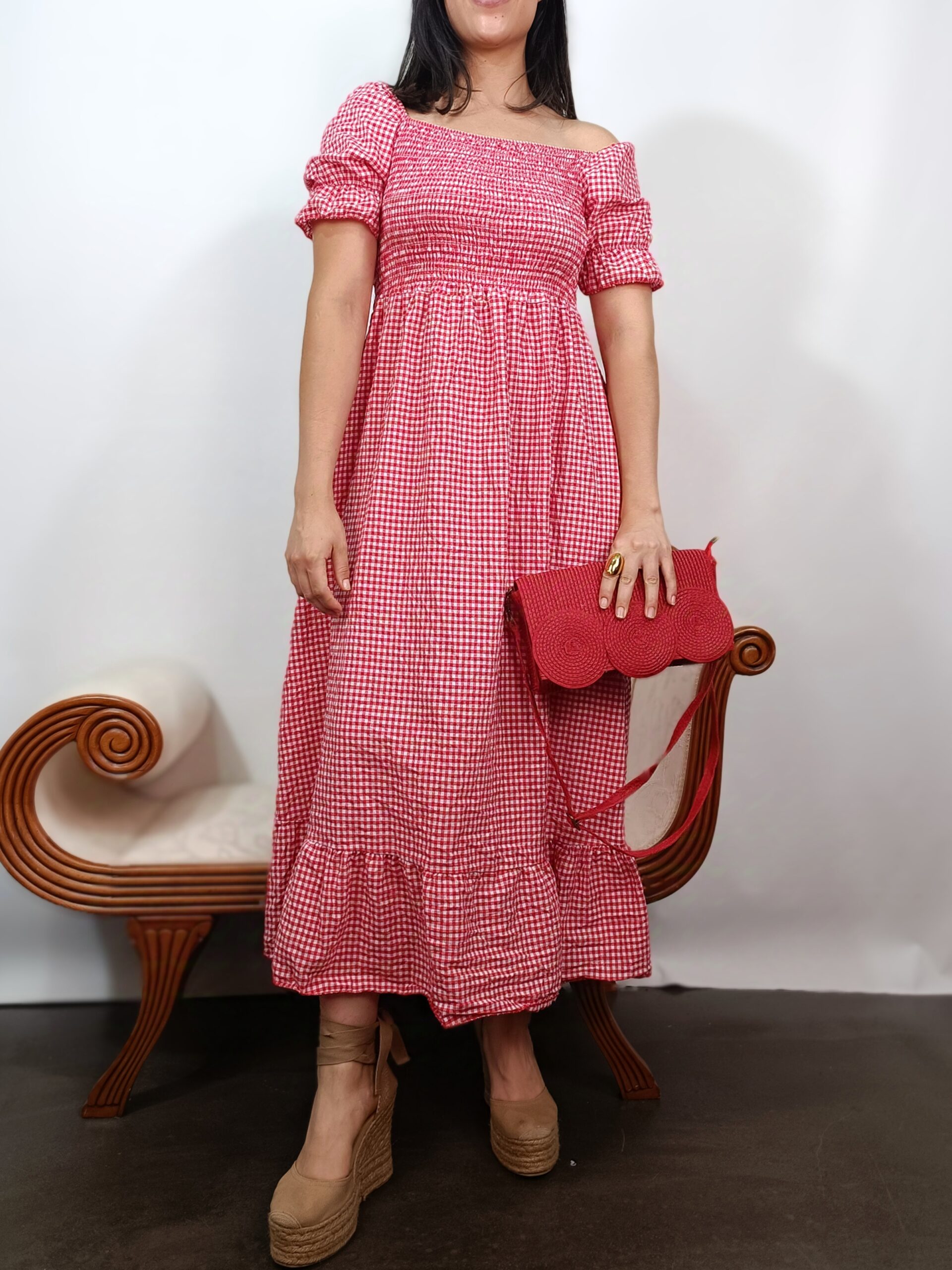 vestido midi de cuadros vichy rojo con cuerpo elástico fruncido